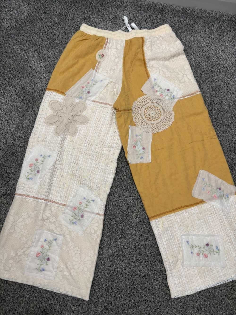 Pol mustard patched flower pants - Picture 4 of 5